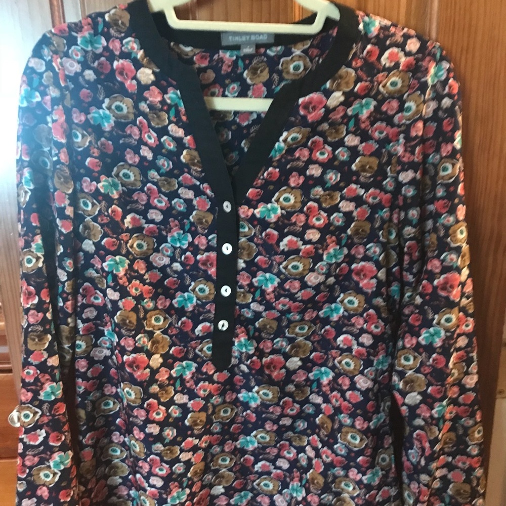 Tinley Road floral shirt size small